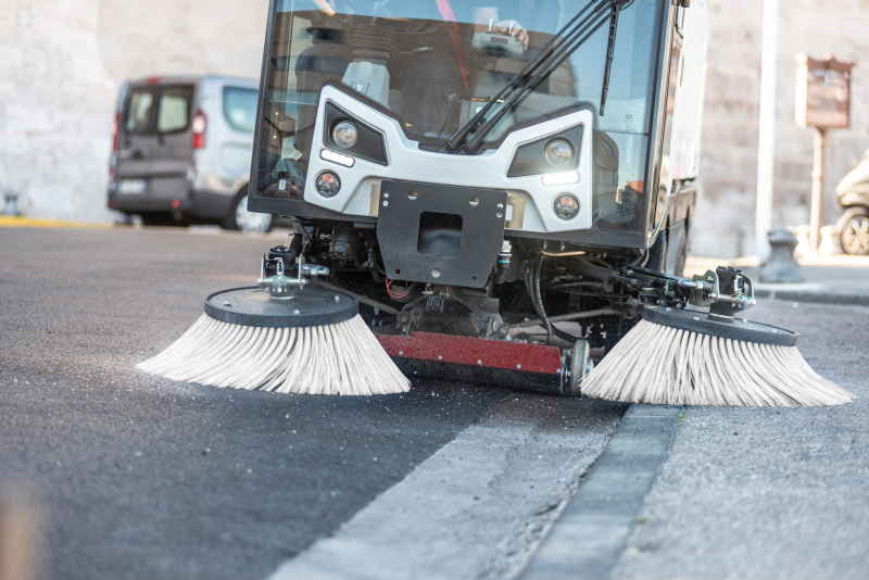 Barredora compacta para limpieza y barrido de calles C202