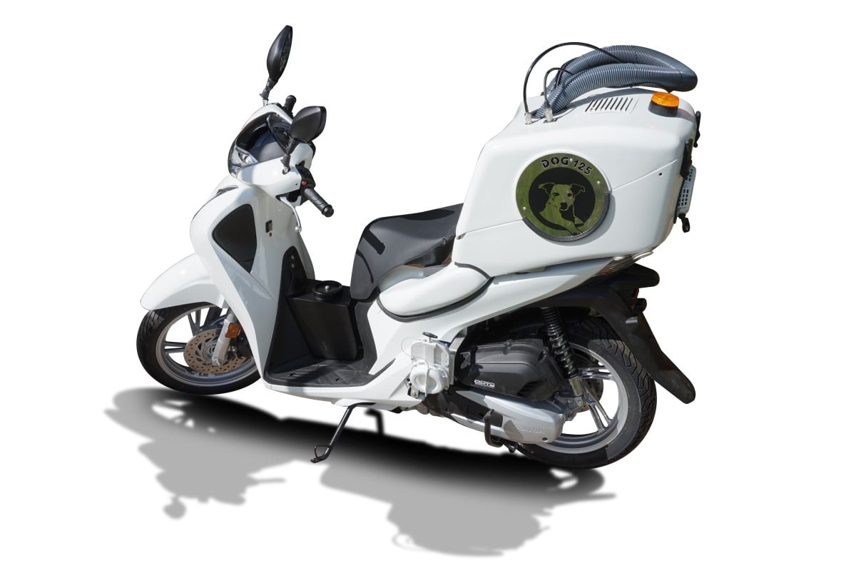 Motocicleta con sistema de recogida de excrementos caninos Motodog